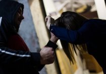 Молодая жительница Шерловой Горы обратилась в полицию с заявлением о ночном ограблении, в котором она лишилась телефона