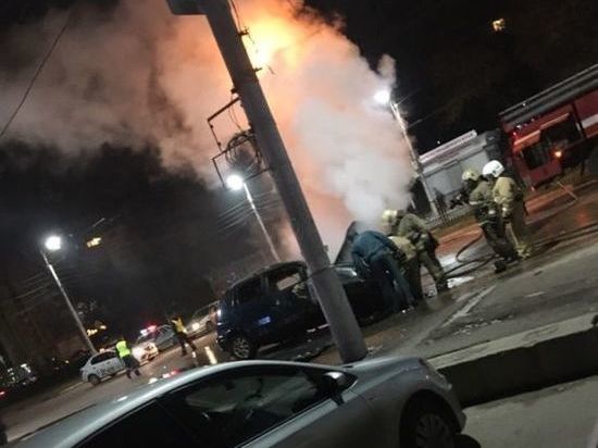 Ночью в Рязани в результате ДТП загорелась машина