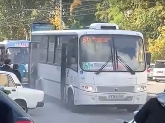 В Ростове загорелся автобус с пассажирами