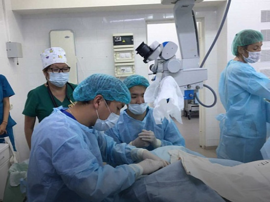 Калмыцкие врачи провели сложную операцию ребенку