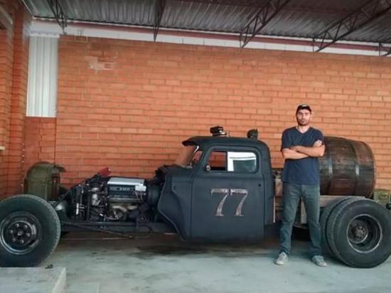 Житель Ингушетии модифицировал старые детали трех автомобилей под хот-род