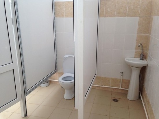 До середины ноября в Забайкалье построят все теплые школьные туалеты