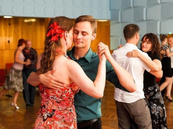 Взрослых жителей Хакасии обучают социальным танцам в ХГУ