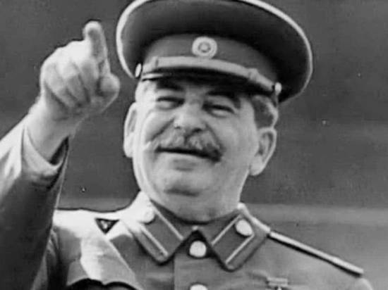 Под Хабаровском член КПРФ установил памятник Сталину