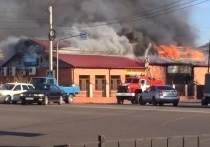 Открытый пожар в кафе «Набережная» в центре Читы потушен