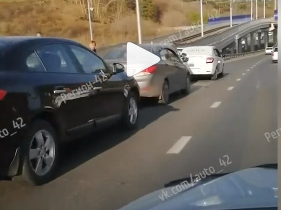 На Кузнецком мосту столкнулись шесть машин