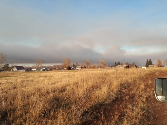 Пожарным удалось отстоять поселок Тихомировский в НСО