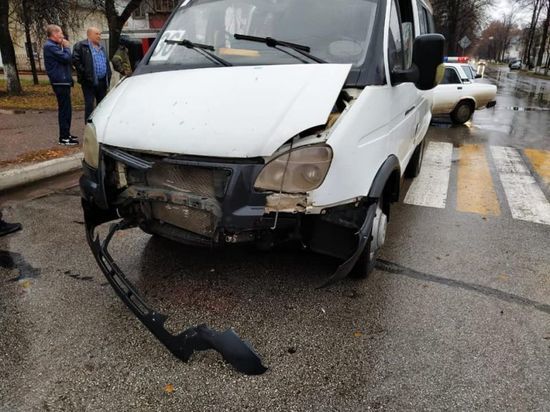 В Башкирии водитель иномарки протаранил маршрутку: пострадали три человека