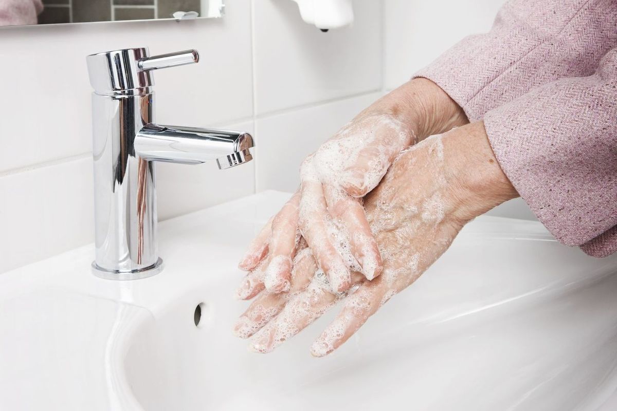 Гигиена мытья рук. Мытье рук. Гигиена рук. Руки моются.