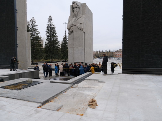 Губернатор Новосибирской области потребовал завершить основную часть реконструкции Монумента Славы до конца недели