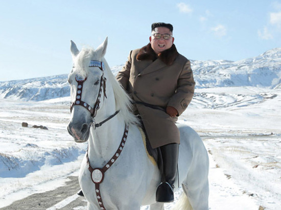 Северокорейский лидер совершил восхождение на святую вершину