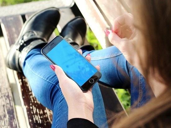 Ученые: от смартфонов у людей отрастают рога Ученые: от смартфонов у людей отрастают рога