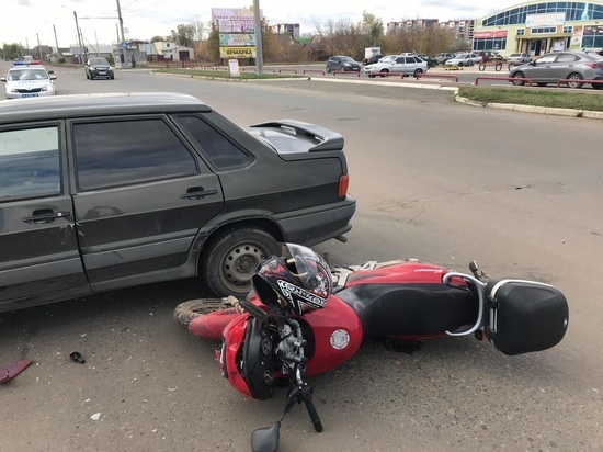 В Оренбурге на Амурской столкнулись мотоцикл и « ВАЗ»
