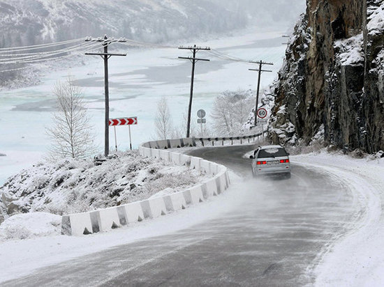 Водителям Хакасии рекомендуют переодеть автомобили в «зимнее» уже сейчас