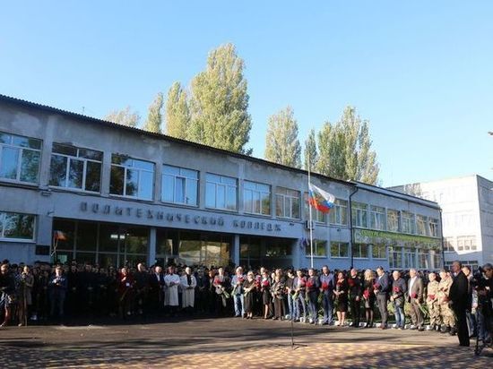 В Керчи вспомнили погибших в политехе: как это было В Керчи вспомнили погибших в политехе: как это было