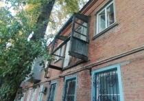 Балкон в доме на проспекте Ленина, 193 признали аварийным в отделе надзора за содержанием и эксплуатацией жилищного фонда по Барнаулу
