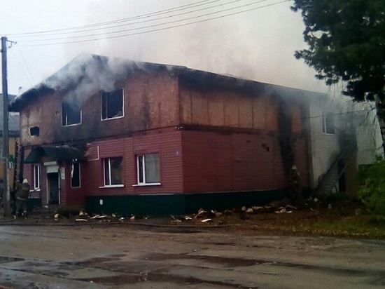 В Шенкурске снова сгорела аптека: характер и время пожара могут указывать на поджог