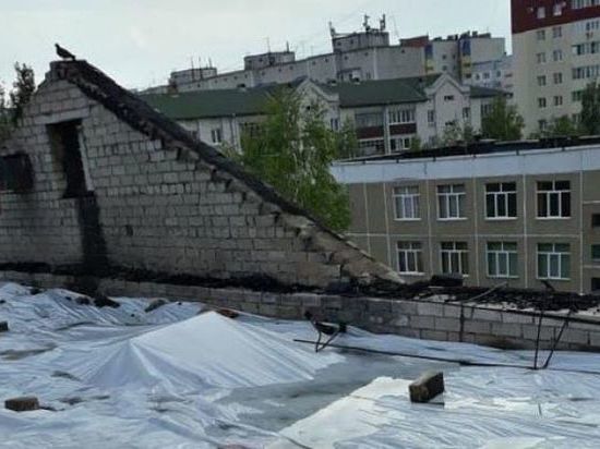 В Барнауле не закончили ремонт сгоревшей крыши жилого дома