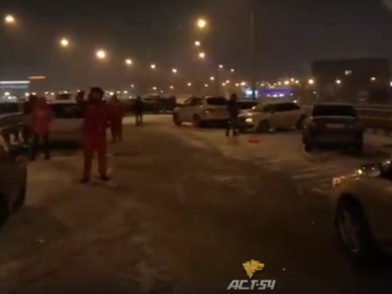 Ночь жестянщика в Новосибирске: массовая авария на эстакаде