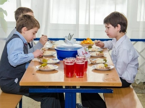 В школах Оренбурга нарушают режим питания