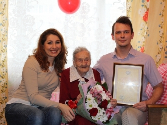 Юлия Рокотянская поздравила рязанку со 100-летием