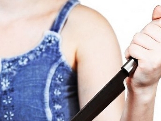 В Оренбурге женщина ранила собутыльника ножом