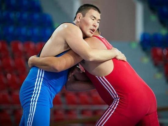 Борец из Бурятии дошел до финала на турнире памяти Ахмата Кадырова в Чечне