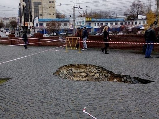 «Водоканал» за свой счет восстановит покрытие на месте провалившегося грунта в центре Иванова