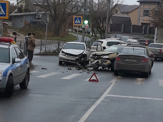 В Костроме на одном перекрестке за один день случилось две аварии