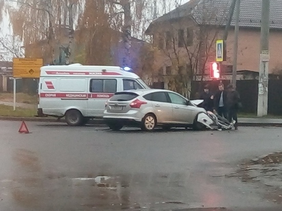 В Костроме девушка водитель протаранила скорую помощь