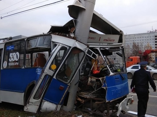 Шесть человек остаются в больницах после ДТП с троллейбусом в Чебоксарах