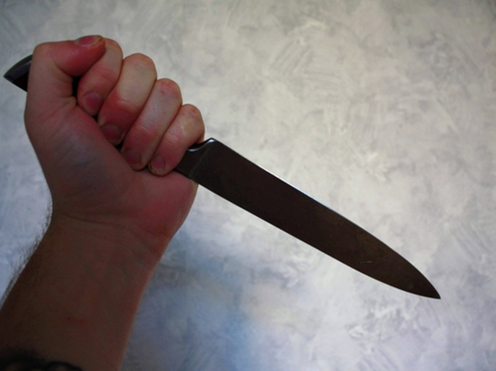 Волгоградец ударил 21-летнего парня ножом в грудь