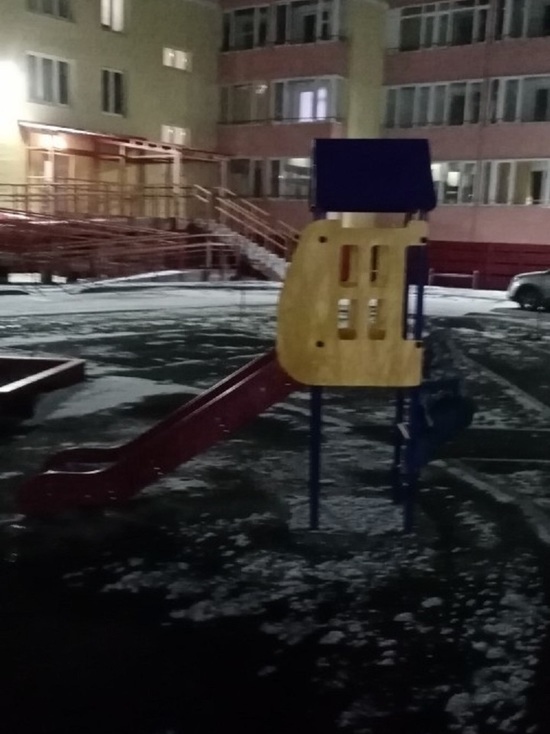 Экстремальную горку для детей обнаружили жители Салехарда