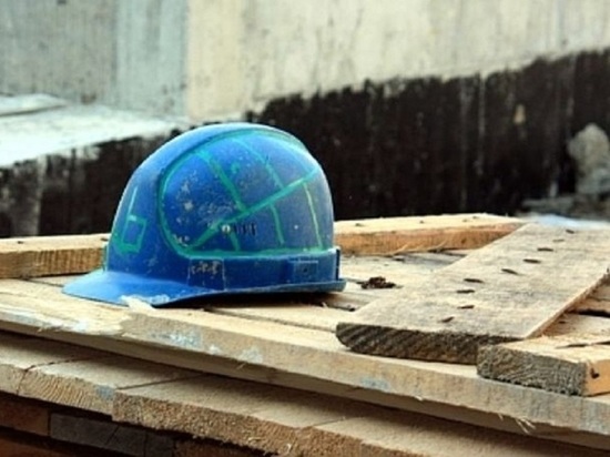 В посёлке Устьянского района на производстве насмерть разбился рабочий