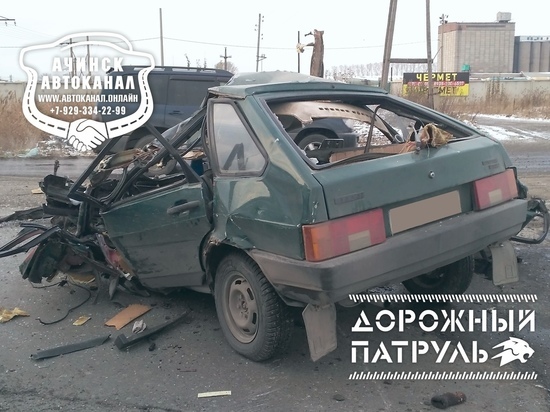 В Ачинске пассажир ВАЗа погиб после столкновения с КамАЗом и грузовиком