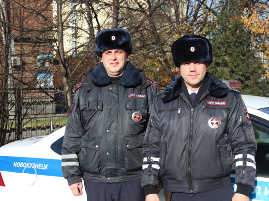 Двое полицейских в Новокузнецке спасли пенсионера во время приступа инсульта
