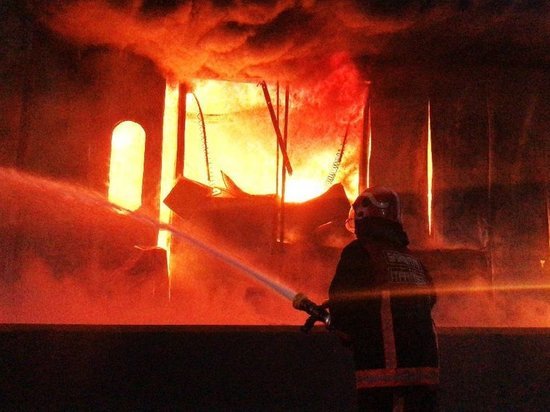 В Тверской области пожарные спасли из огня пенсионерку