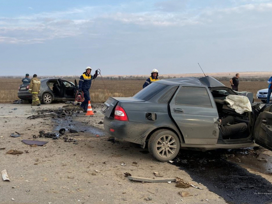 В Волгоградской области столкнулись «Лада» и «Фольксваген»: трое погибли