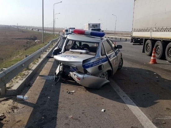 Под Волгоградом «Вольво» разнес патрульный автомобиль ДПС