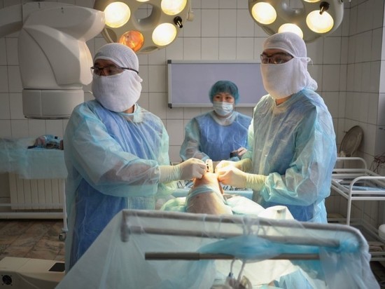 Пациенты попросили министра здравоохранения Тувы поощрить коллектив отделения травматологии Ресбольницы №1