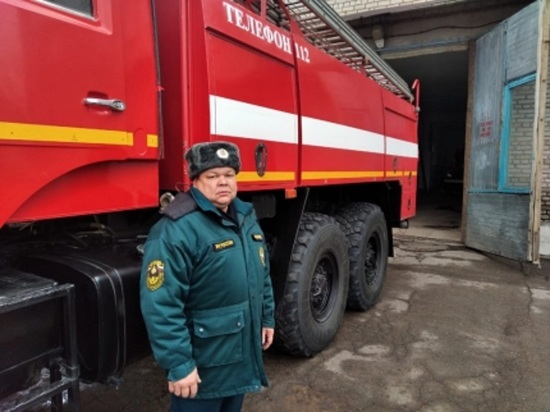 Спасатель из Ямала в отпуске вынес из огня бабушку