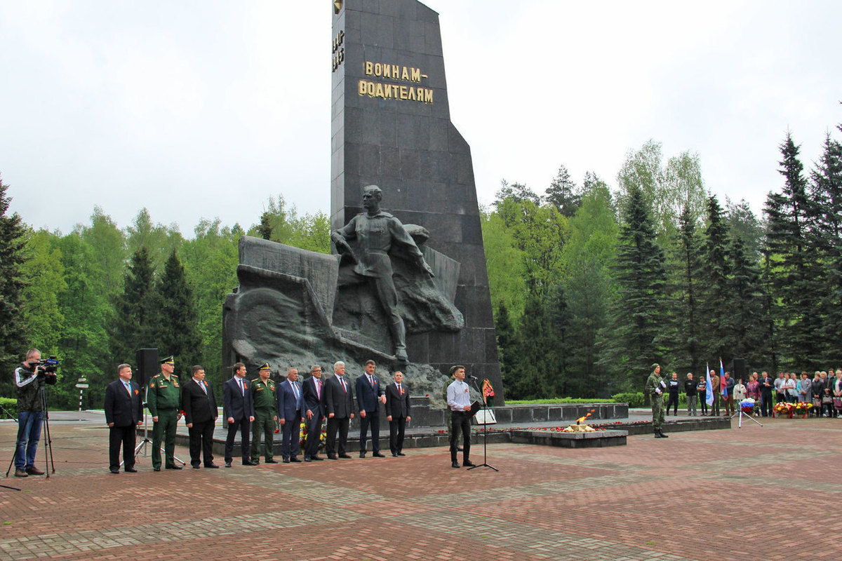 Памятник воинам водителям в брянске фото В Брянске после реконструкции откроют "Памятник воинам - водителям" - МК Чернозе