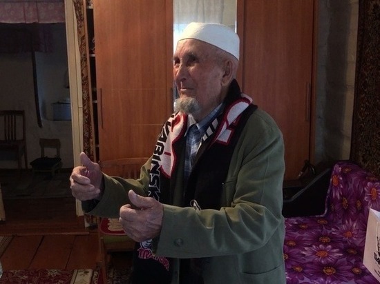 «“Трактор” люблю я!»: 93-летний ветеран войны впервые побывает на хоккее