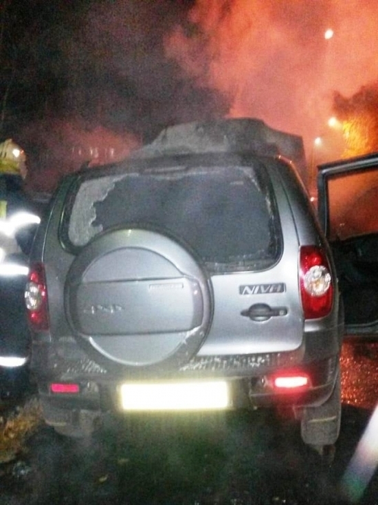 В Новочебоксарске горела припаркованная во дворе Chevrolet-Niva