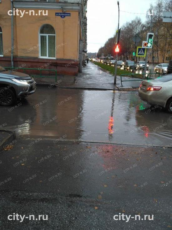 Затопленный пешеходный переход возмутил жителя Новокузнецка
