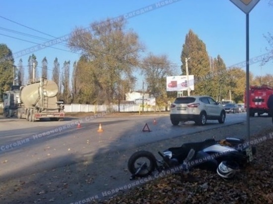 В Ростовской области водитель скутера попал под колеса кроссовера