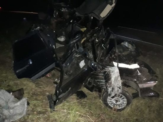 В Кировской области в аварии с микроавтобусом и легковушкой погибли 4 человека