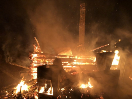 В Хиславичском районе огнем уничтожен жилой дом