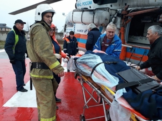 Из Удомли в Тверь вертолетом доставили тяжелобольную пациентку