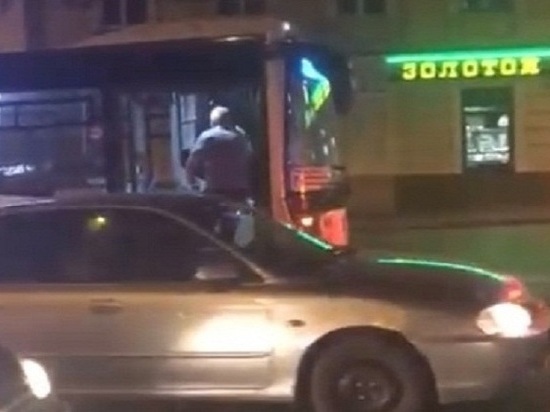В Ростове произошло ДТП с участием автобусов № 3 и № 7